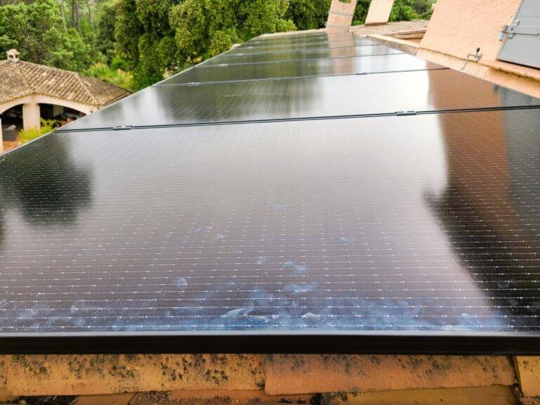 Panneaux SunPower Full Black avec micro-onduleurs Enphase à Vidauban, Var
