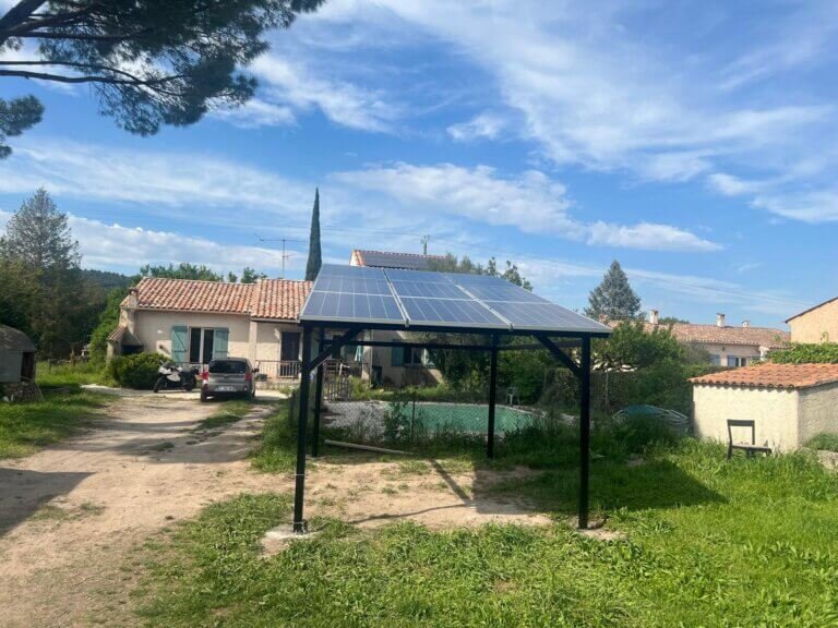 Carport solaire photovoltaïque installé à Pignans, Var