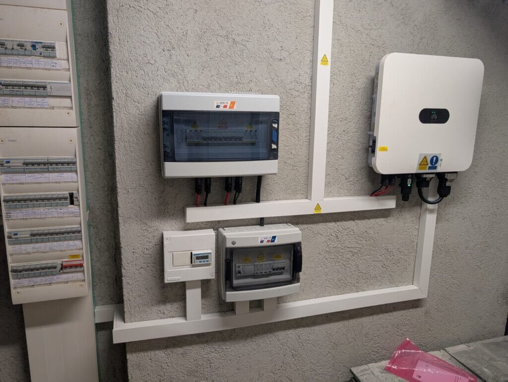 Onduleur Huawei et protections électriques de l’installation solaire à Cabris