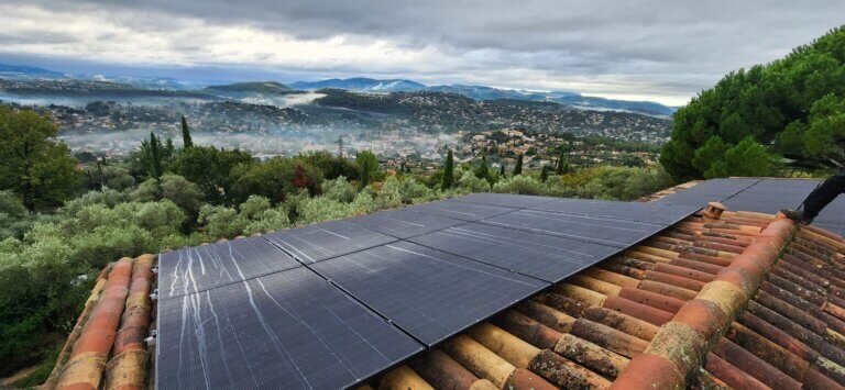 Installation solaire 14 kWc avec onduleur Huawei triphasé à Cabris